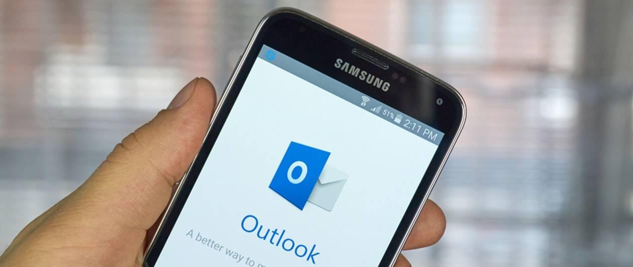 microsoft outlook shows real contact details in some phishing emails