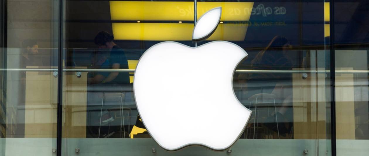 former apple worker alleged to have defrauded company out of